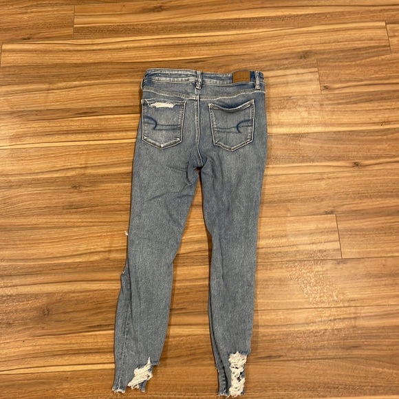 AMERICAN EAGLE LIGHT WASH JEANS - Picture 3 of 3